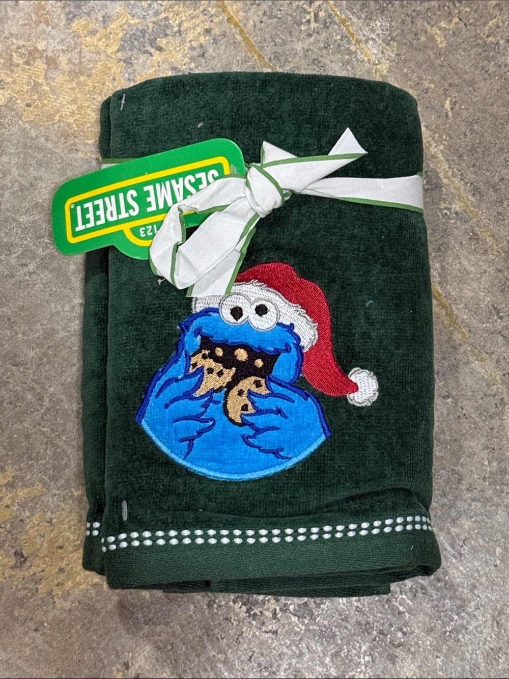Sesame Street Set of 2 Christmas Cookie Monster Hand Towels 18x28 Inch Green NWT